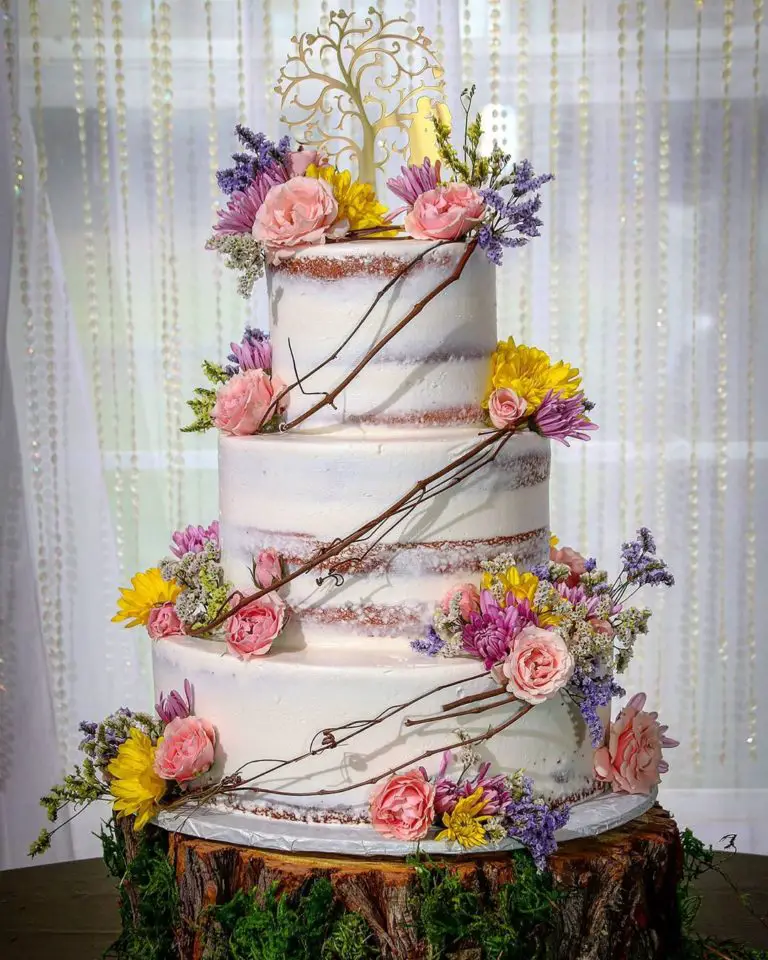 21 Chic and Sophisticated Naked Wedding Cake Examples – SORTRA