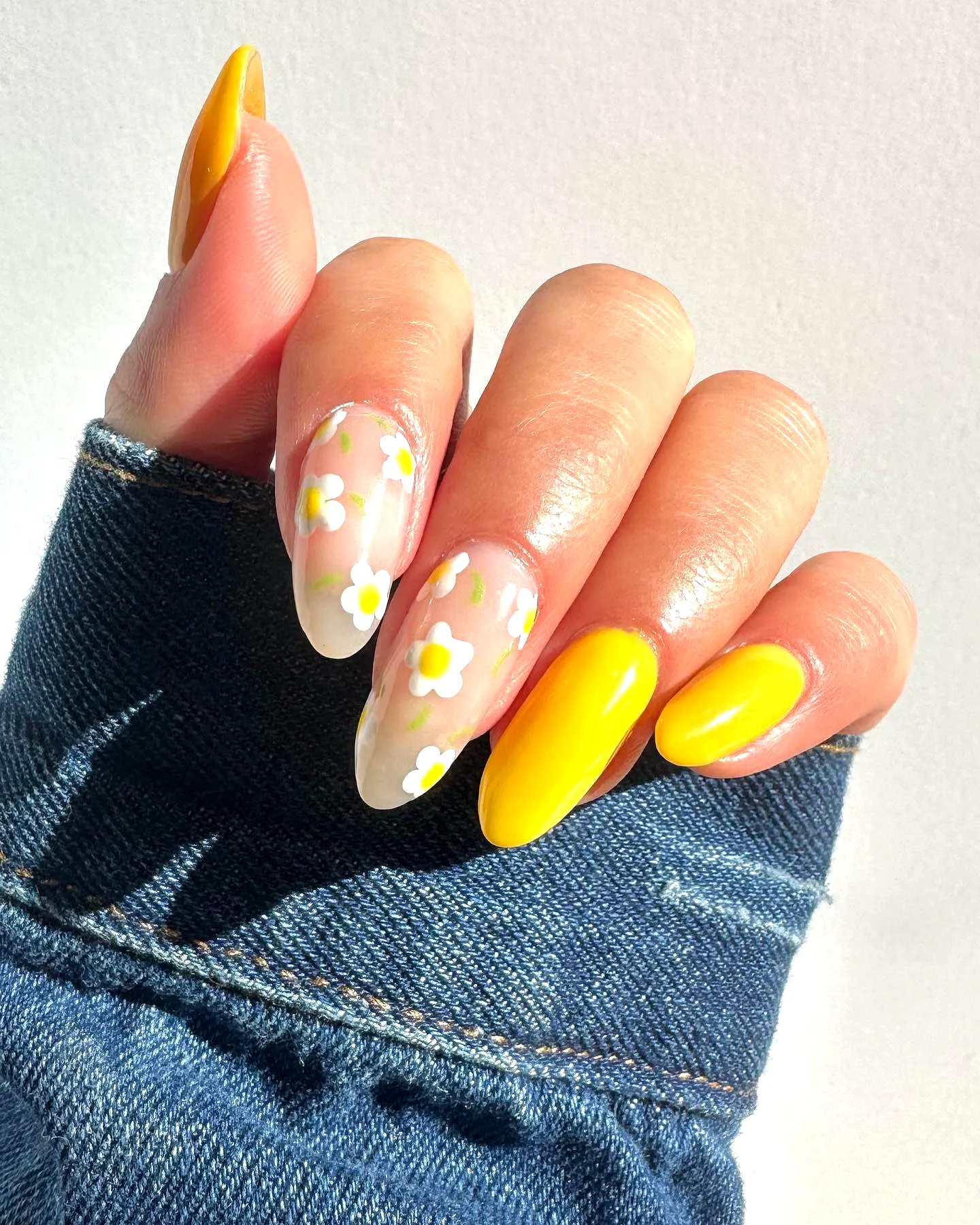 Charming Almond Shaped Spring Classy Nails with Bright Yellow and Delicate Daisy Floral Designs