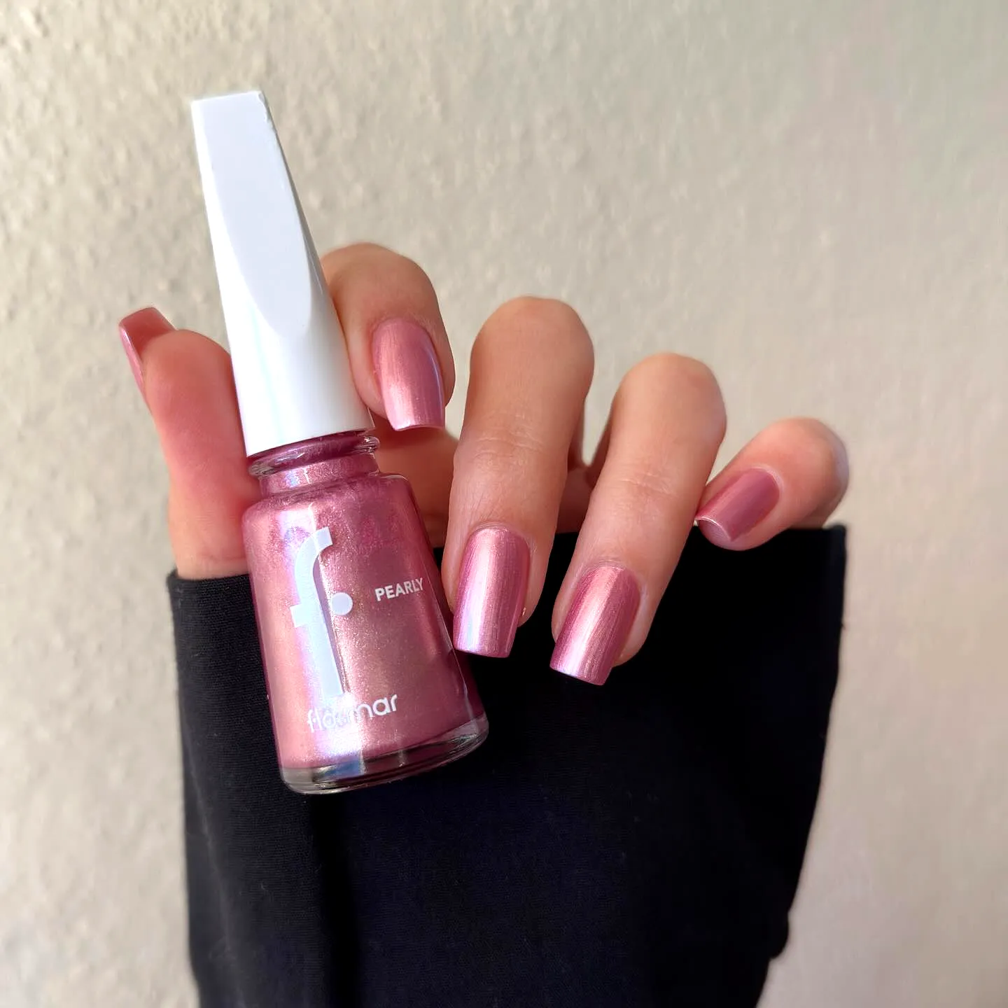 Chic Long Squared Pink Chrome Nails with a Minimalistic Shine