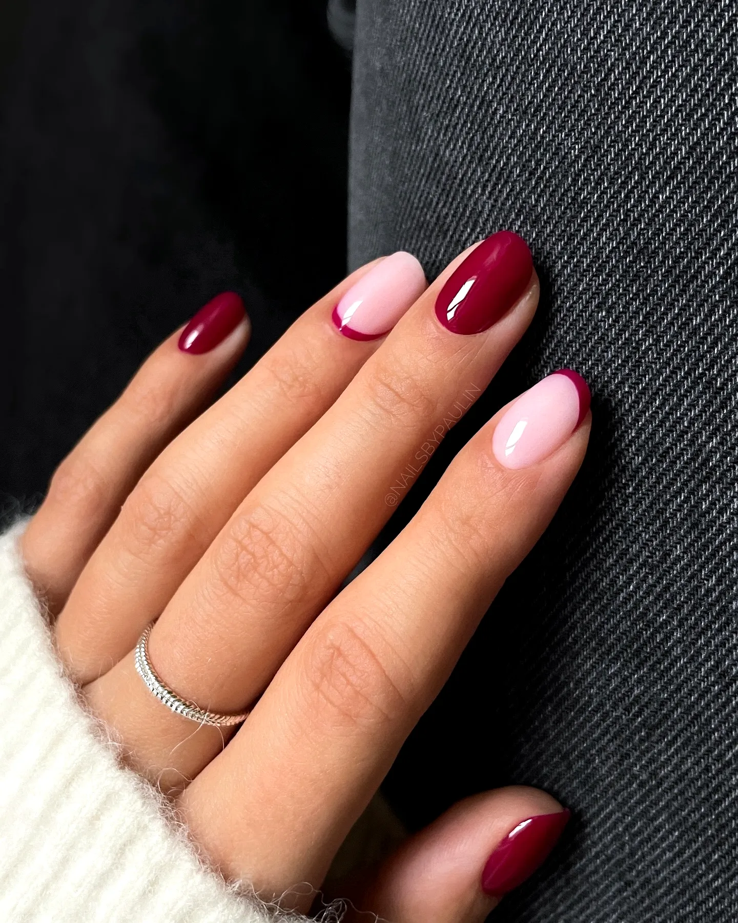 Elegant almond shaped red nails with burgundy and pink gradient nail art