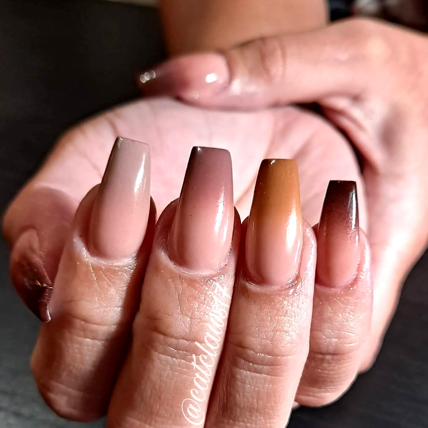 Elegant long square-shaped Fall ombre nails featuring a sophisticated beige to brown gradient