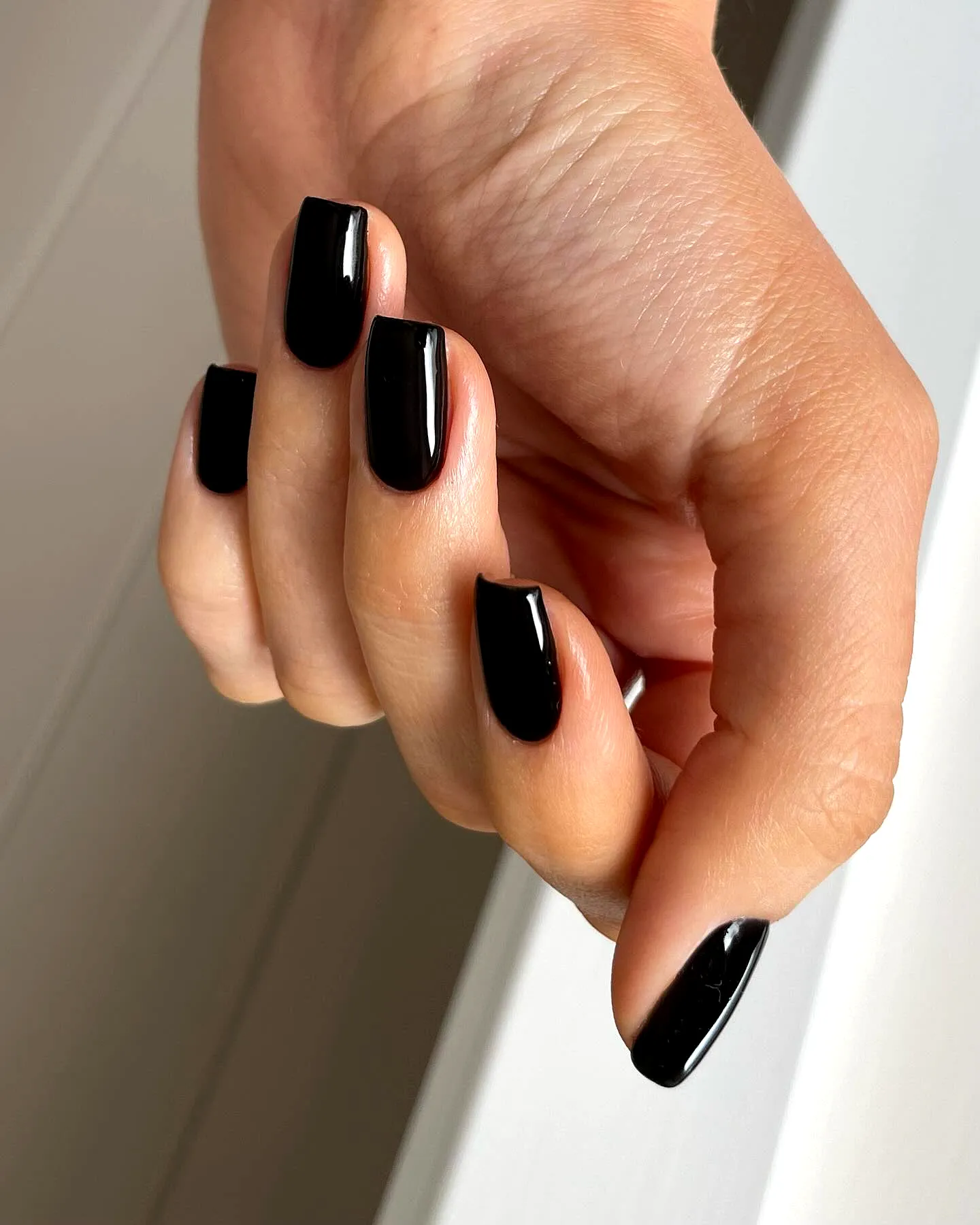 Stylish Square Black Nails with Glossy Finish for a Modern Minimalist Look